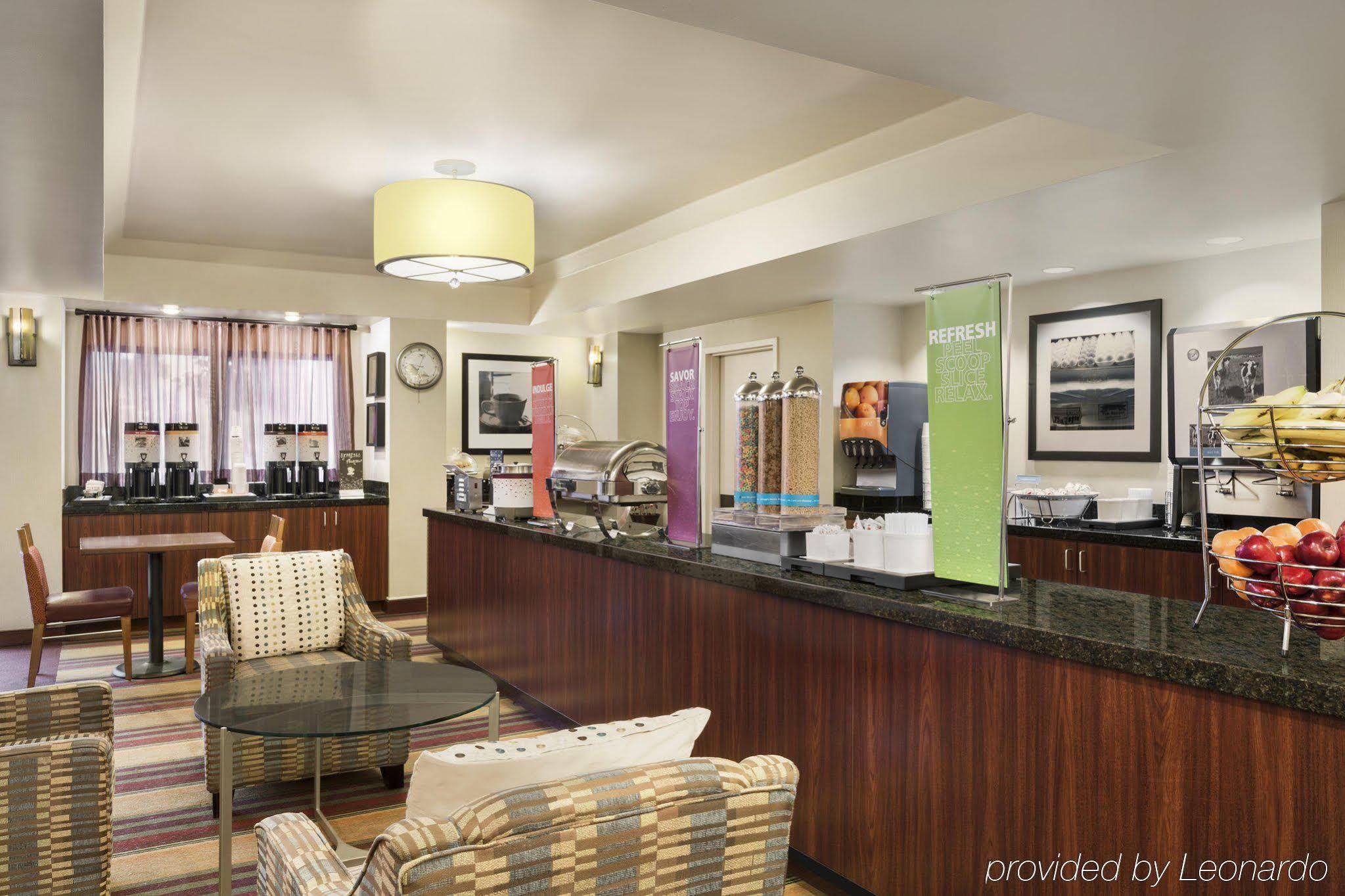 Hampton Inn Portland Airport Екстер'єр фото