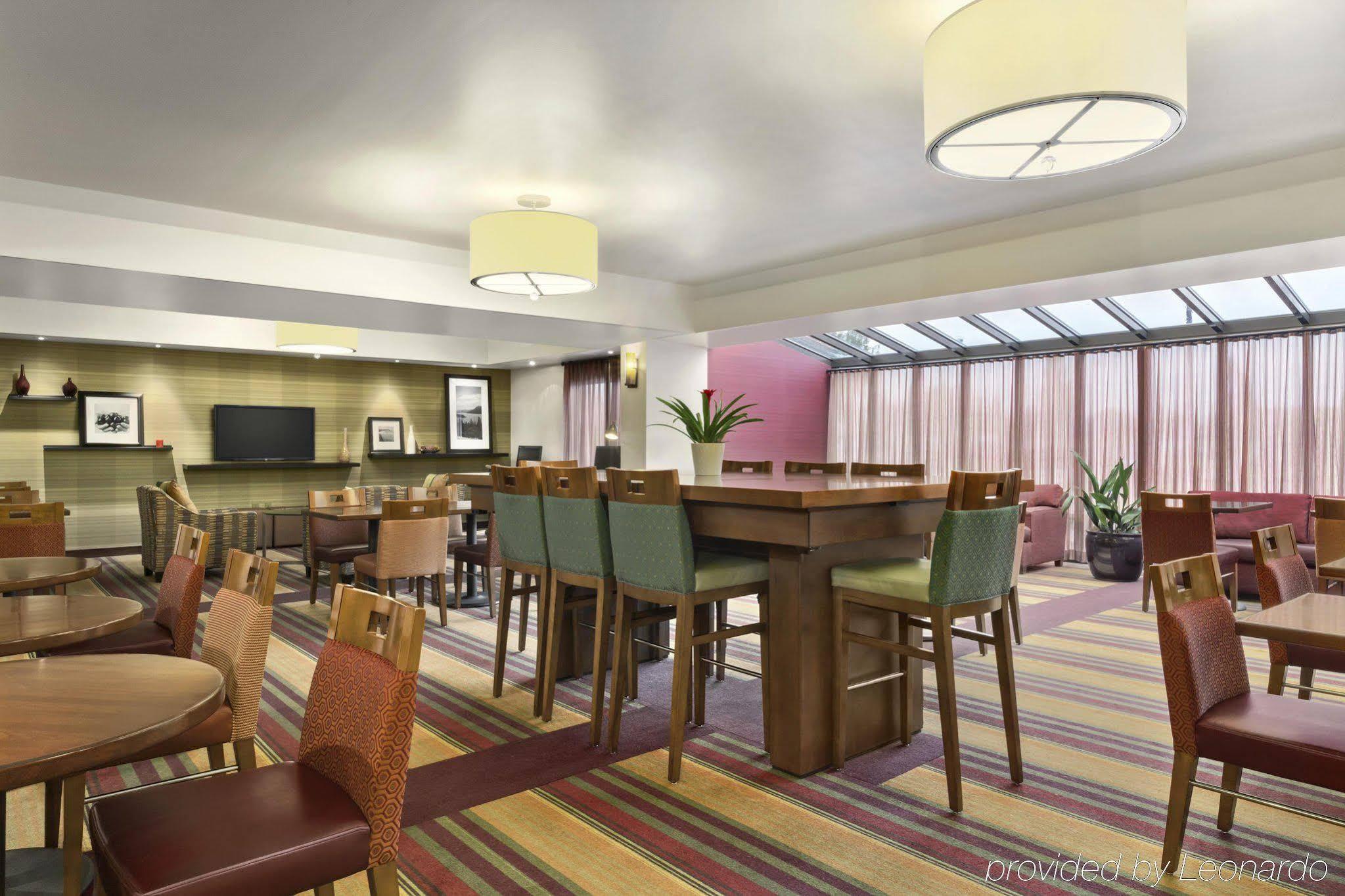 Hampton Inn Portland Airport Екстер'єр фото
