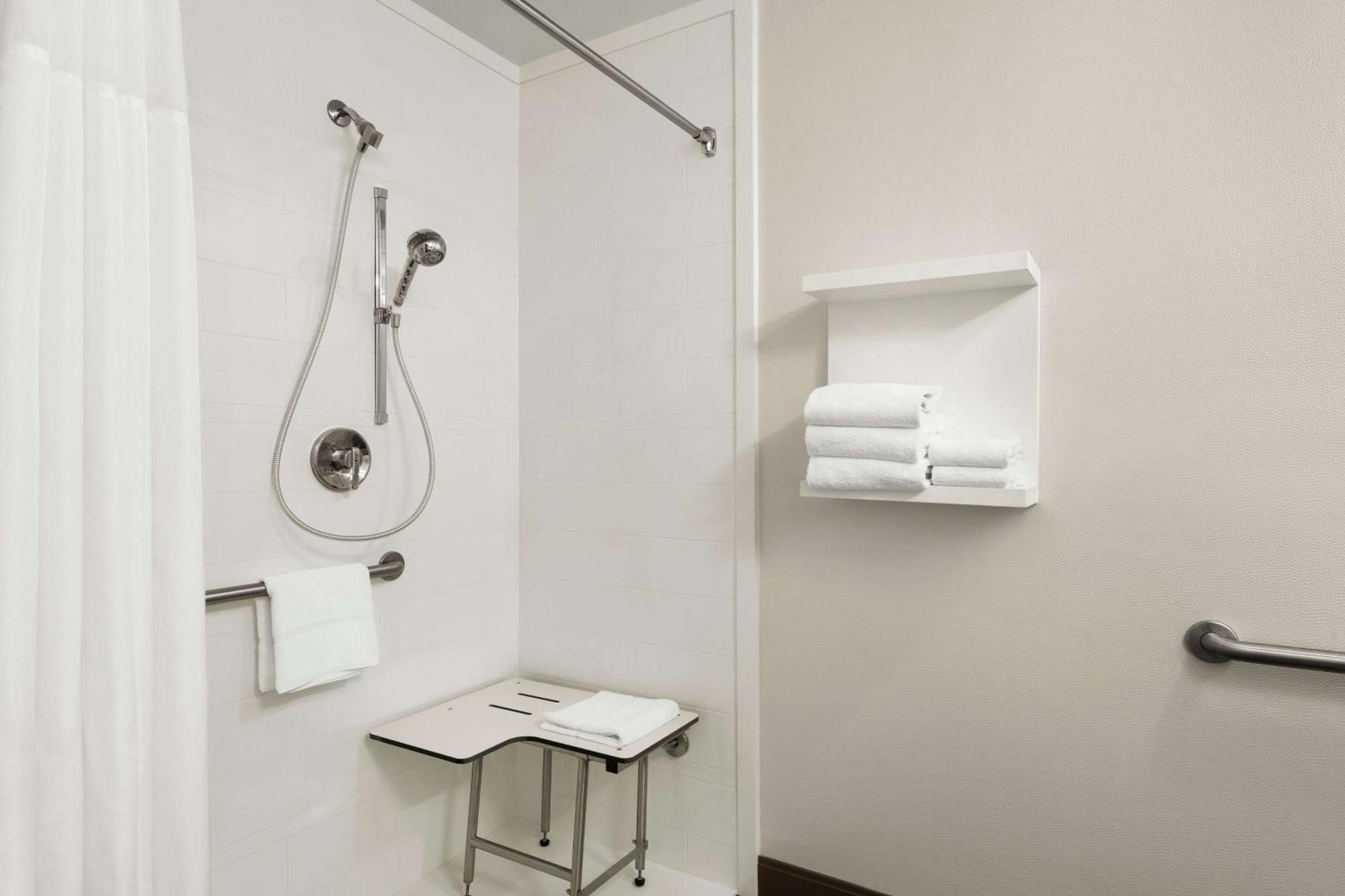 Hampton Inn Portland Airport Екстер'єр фото