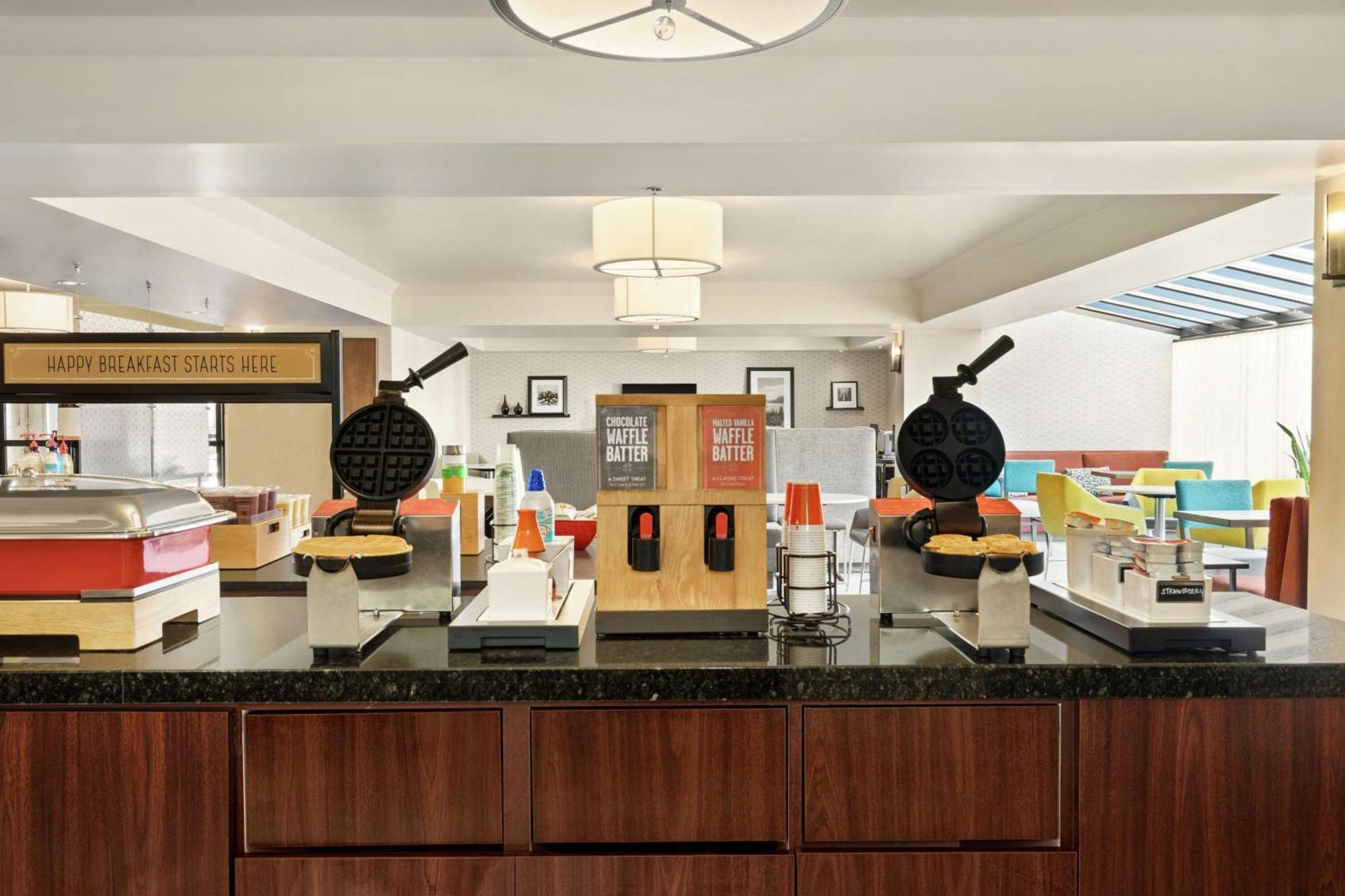 Hampton Inn Portland Airport Екстер'єр фото